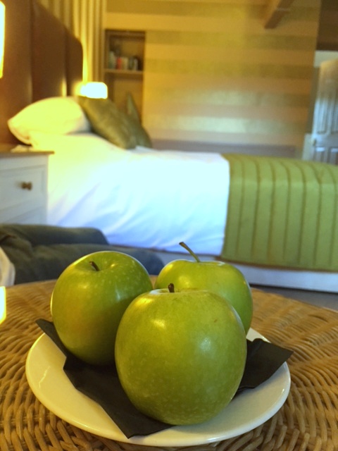 fairyhill room apples